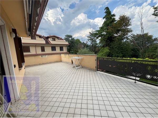 Mazzano trilocale con terrazza e box doppio