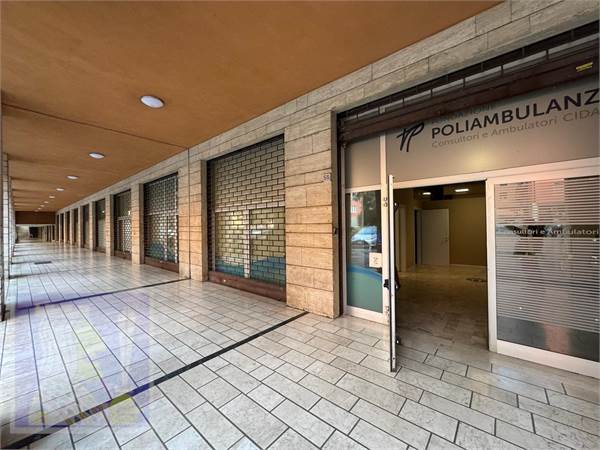 AFFITTASI NEGOZIO COMMERCIALE A BRESCIA 2